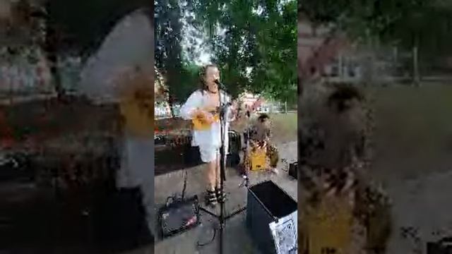 Играю на улице роски рок и свои песни! заходи! подпишись смотреть онлайн