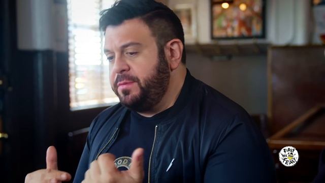 Adam Richman Eats the Two Most Iconic Burgers in NYC | The Burger Show смотреть онлайн