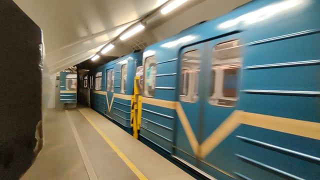 Номерной (81 717) отпровляется со станции 