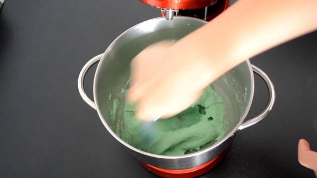 BEST Vegan Macarons - NO EGGS - Failproof Recipe - AQUAFABA Macarons