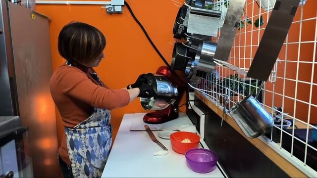 Трансляция. Черновое покрытие торта Сникерс. смотреть онлайн
