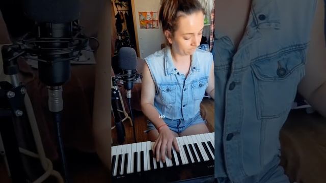 Седая ночь по-пацански #стрим #live #шортс #шатунов #словопацана #седаяночь #shorts #пиано смотреть онлайн