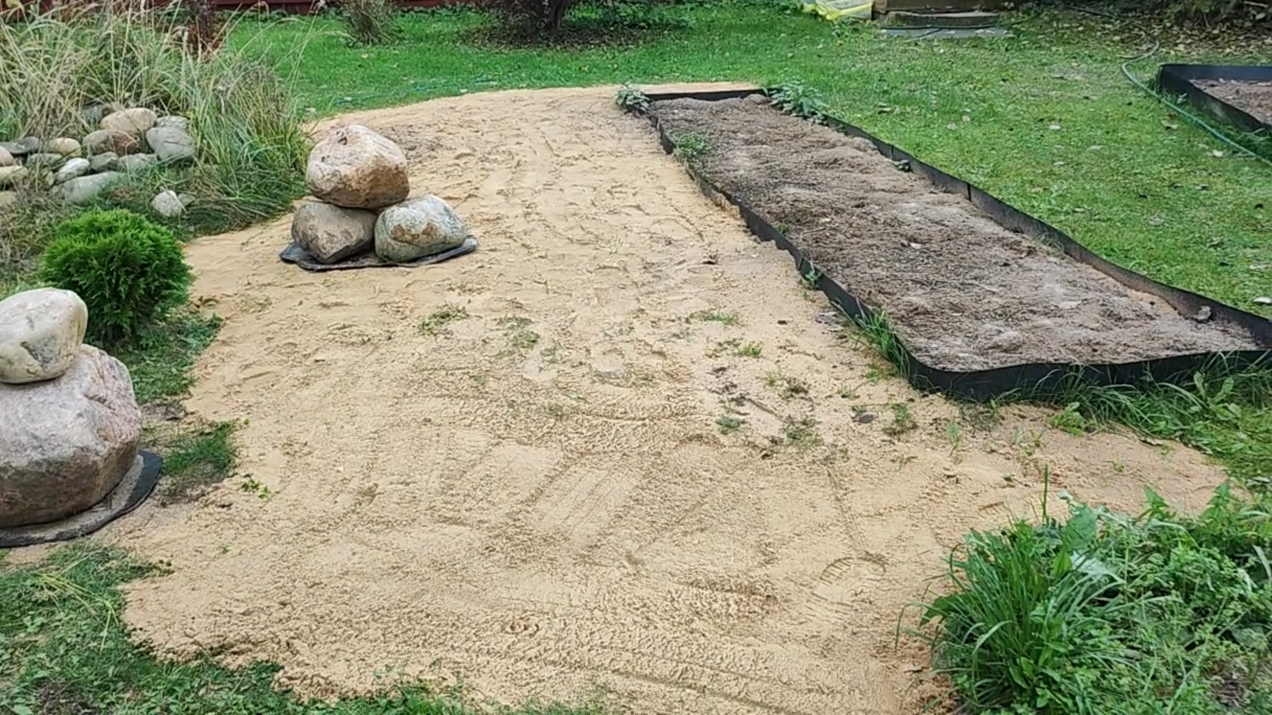 Дëрн после цветников. Выравниваю участок. смотреть онлайн