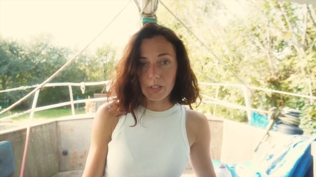 Даю Вторую Жизнь БРОШЕННОЙ ЯХТЕ – Тонна Воды в Каютах и Осиные гнезда