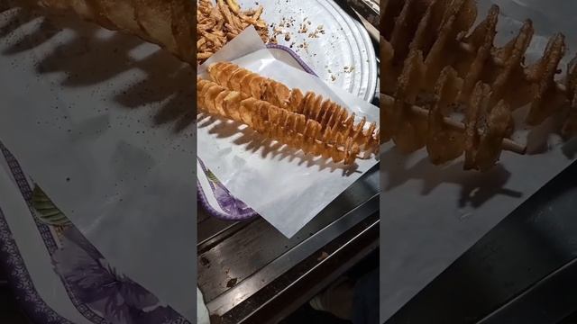Street side spiral chips with Hot 🔥 Sauces | Let's Cook unique food #shorts #streetfood смотреть онлайн