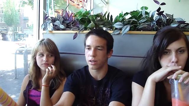 My friends and I at Happy Teriyaki смотреть онлайн