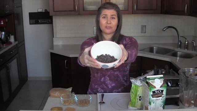 Vegan Recipe: S'mores Pudding! смотреть онлайн
