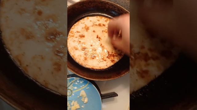 Как быстро и вкусно поджарить тонкий лаваш из магазина #cooking #like #food #life #video смотреть онлайн