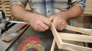 Пчеловодство. Вставляем втулки в рамки улья