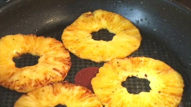Filet De Lingue À La Noix De Coco Carpaccio D'ananas Poêlé Et Fleur De Mizuna
