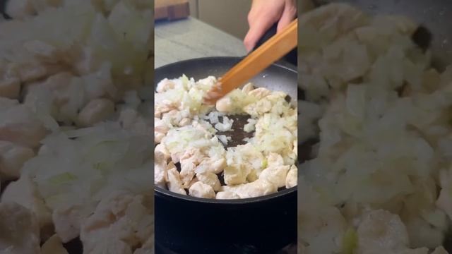 Ты тоже любишь кесадилью ?🌮🇲🇽❤️#кесадилья #cooking #food #kitchen #tacos смотреть онлайн