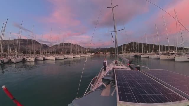 Швартовка в Гёчике на закате, 31 января 2024