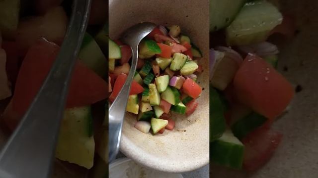 TOMATOES & CUCUMBER SALAD || A perfect match for your daily diet😋! Day1 смотреть онлайн