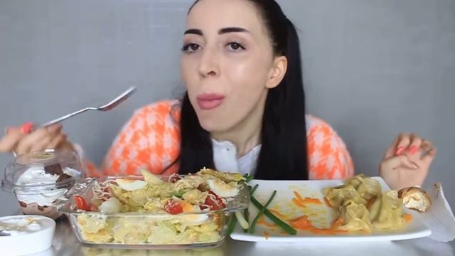 Мукбанг Айка Эмили. Манты,салат цезарь,эклер,брауни. MUKBANG Ayka Emily