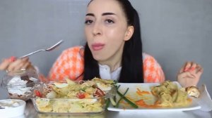 Мукбанг Айка Эмили. Манты,салат цезарь,эклер,брауни. MUKBANG Ayka Emily