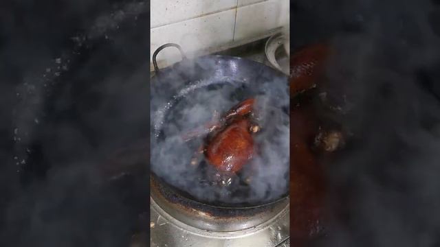 酱鸭这样做的酱鸭你们有么有吃过，今天大厨把它教会你们，适合做快餐生意 смотреть онлайн