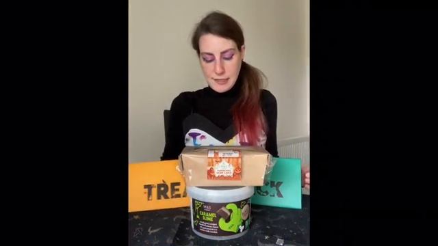 Trying Every Halloween Cake I Could Find | Mr Kipling, Mcvities, Cadburys, Soreen, M&S Taste Test смотреть онлайн