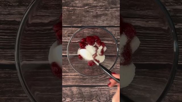 Очень простой, вкусный и эффектный клубничный пирог ссылка на рецепт в первом комментарии