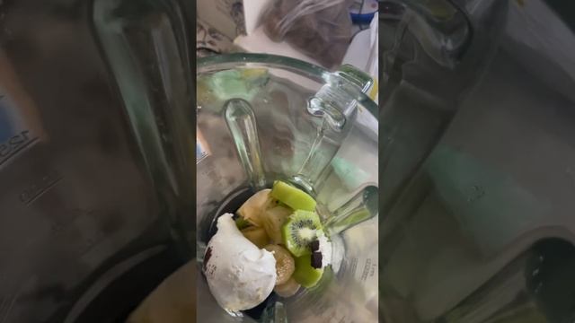 Смузи, киви, банан, мороженное, овсяное молоко🩵 смотреть онлайн