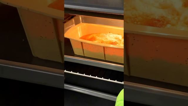 Рецепт:мука-250 гр;яйцо-2 шт; сахар-150 гр;масло подс.;на вкус ванилин;разрыхлитель-15 гр; банан-1 смотреть онлайн