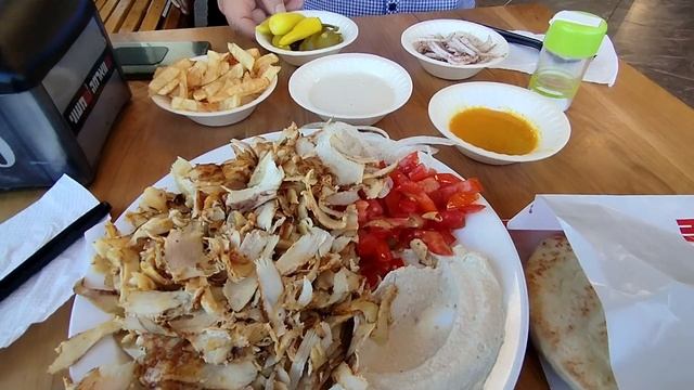 Зашли пообедать. Shawarma. смотреть онлайн
