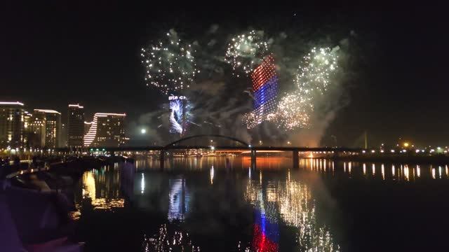 Салют и шоу дронов на День государственности Сербии