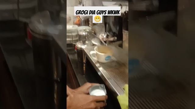 si paling grogi kalo divideoin wkwk😁 #coffee #latteart #videoshort смотреть онлайн
