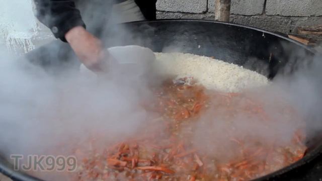 Супер Плов на свадьбе 30кг | оши нахори дар туй #ошинахор #ошитуй #пловтаджикский #плов смотреть онлайн