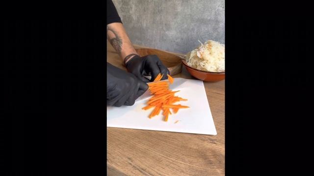 ТУШАНАЯ КВАШАНАЯ КАПУСТА З КАЎБАСКАМІ смотреть онлайн