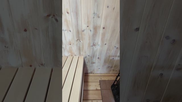 Обработка стен и потолка в бане Тикурилла