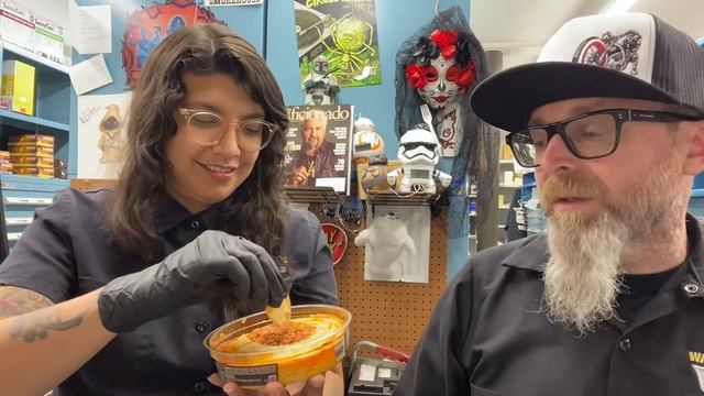 Trader Joe’s Crunchy Chili Onion hummus! Paired with TJ’s Pita Bite Crackers 🏆🔥🏆 #traderjoes смотреть онлайн