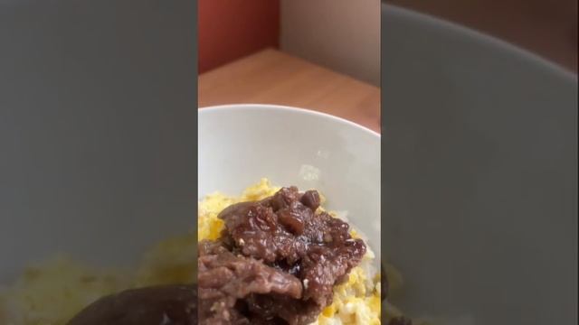 Pan-Fried Beef Marinated In Oyster Sauce And Garlic Over Egg And Rice 蒜香牛扒 #shorts смотреть онлайн