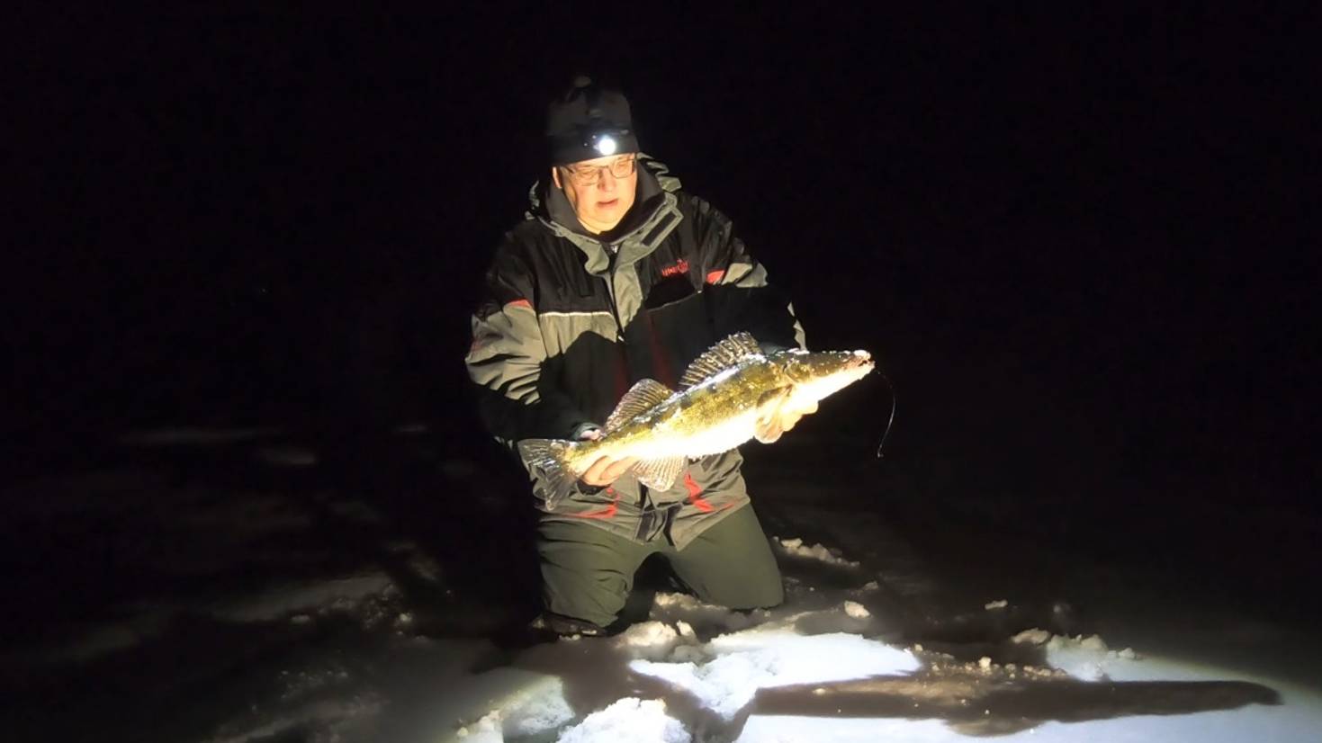 Рыбалка в Новогодние каникулы. Ночные жерлицы. Рыбалка в Самарской области. смотреть онлайн