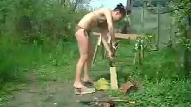 The girl and an axe (Девушка и дрова) смотреть онлайн