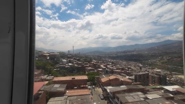 Colombian Girl Shows Me Dangerous Hood "Barrios" In Medellin 4K 🇨🇴 | OFIBO English смотреть онлайн