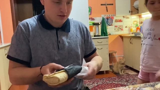 Дима ворует сладости у детей. Тюхтетская шаурма. Алина ночует у нас. смотреть онлайн