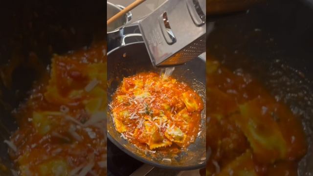 Ravioli filled with Spinat, tomato sauce and ricotta🫠 #cooking #italianfood #pasta #food смотреть онлайн