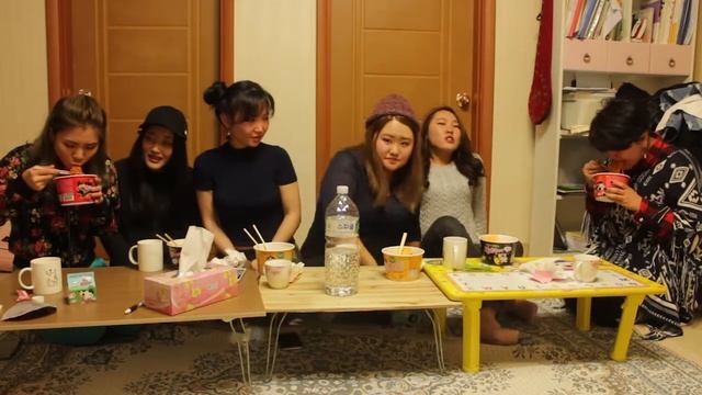 #Koreanaliens vs #Super spicy noodle смотреть онлайн