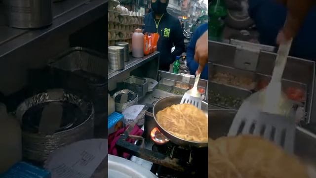 ₹15 का Bread Egg Omelette 😋 | Indian Street Food | Omlet | Andaa Omelette | #shorts #trending смотреть онлайн