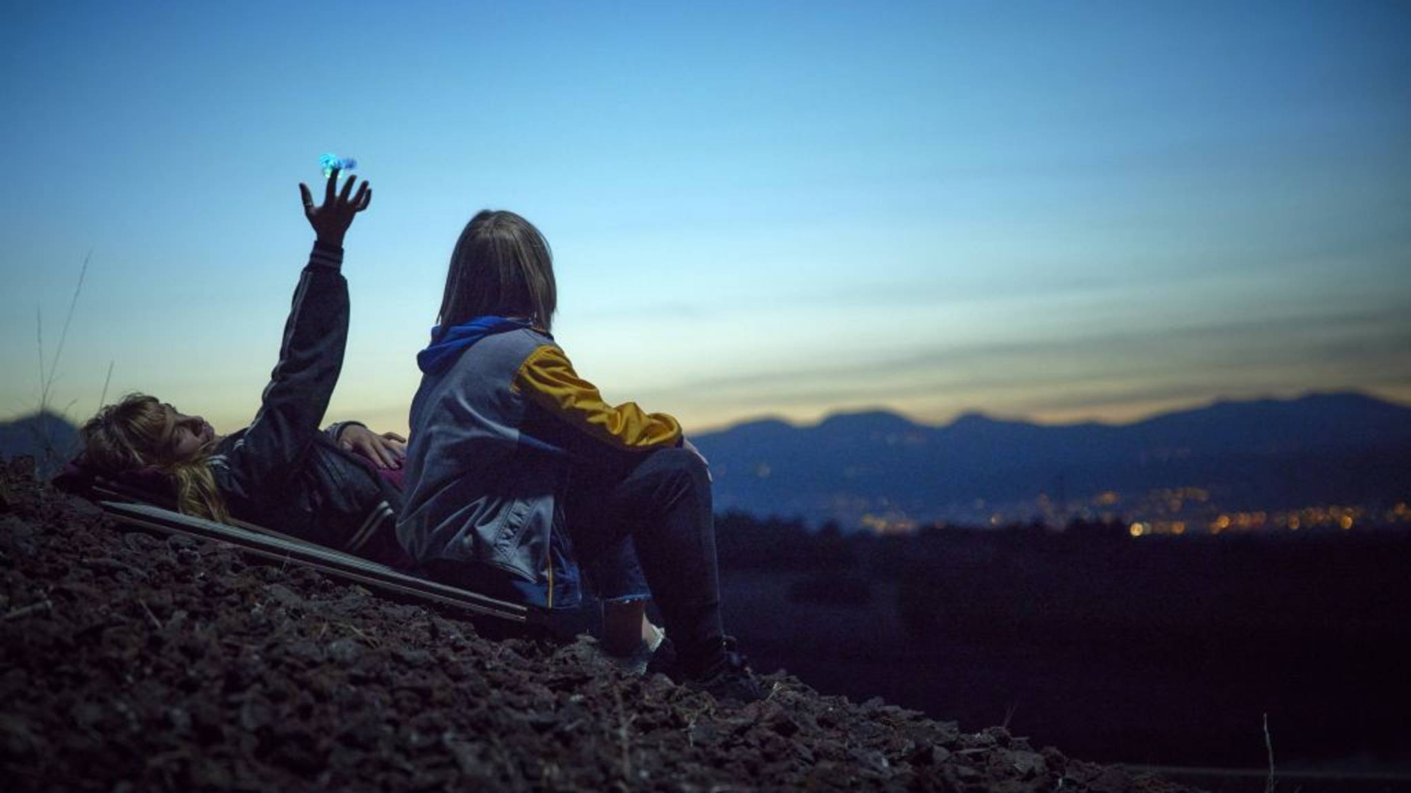 Тем временем на Земле (2024) / Pendant Ce Temps Sur Terre