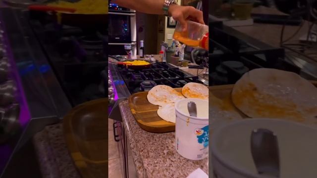Low calorie, steak, egg, and cheese burritos #cookingathome #breakfast #burrito смотреть онлайн