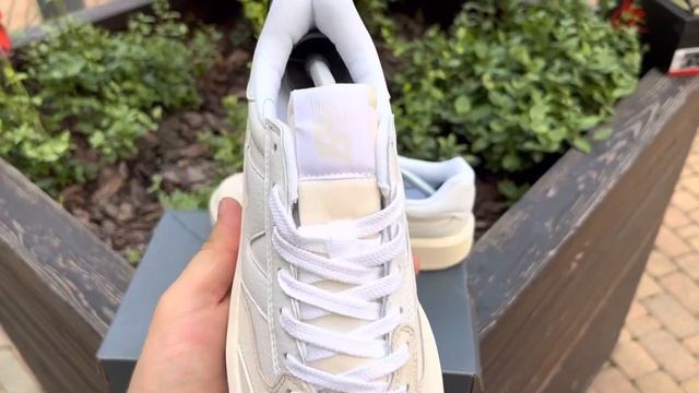 New Balance 302 смотреть онлайн