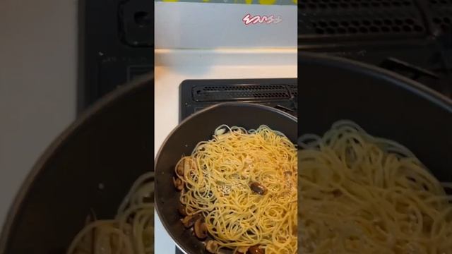 MUSHROOMS and SHIMEJI PASTA#PASTAMUSHROOMSandSHIMEJI смотреть онлайн