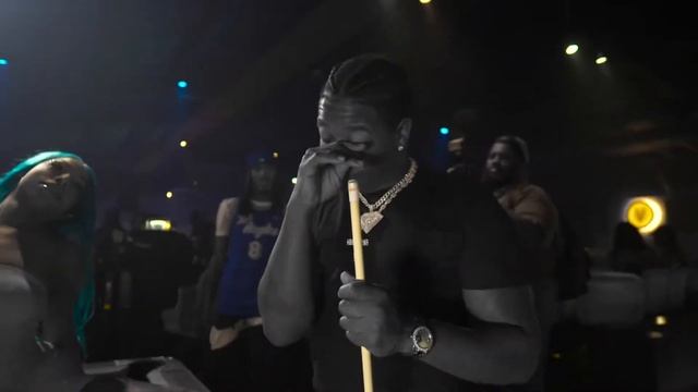 Mark B ft Yung Joc Getting No Money смотреть онлайн