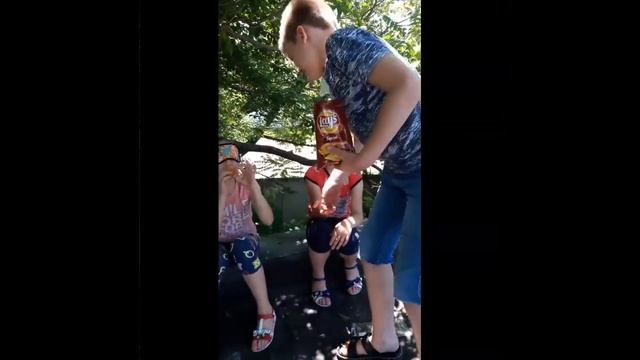 Челендж угадываем вкус чипсов смотреть онлайн