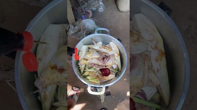 Banana Roasted Chicken 😋#banana #roasted #chicken #chikensoup #khmerfood #shorts #yummy #delicious смотреть онлайн