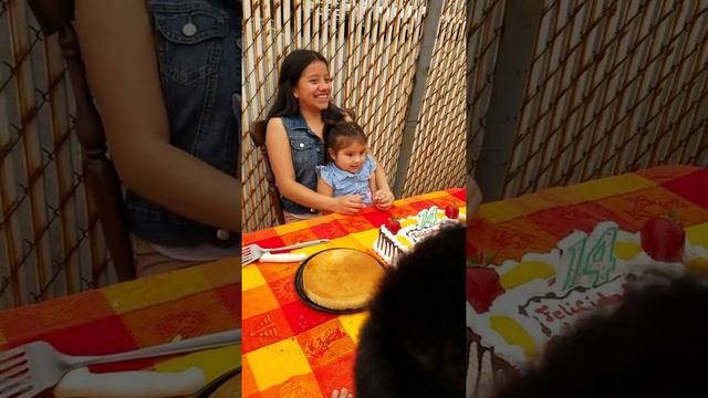 The kid Was spitting in the cake lol смотреть онлайн