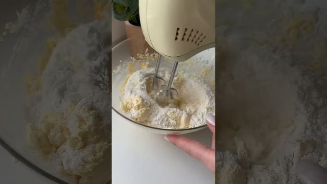 Пышный и рассыпчатый пирог к чаю! Очень вкусный! смотреть онлайн