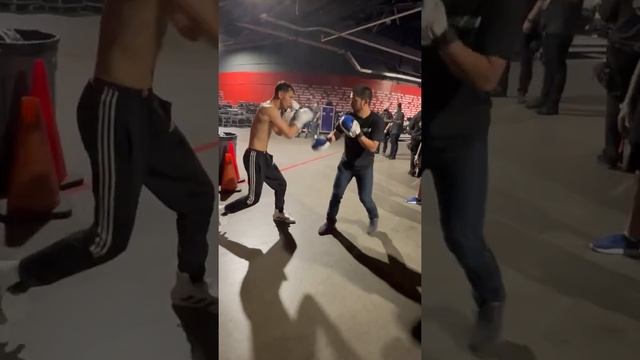 Behind the Scenes - Mark Salgado fighting Emiliano Vargas at the Forum смотреть онлайн