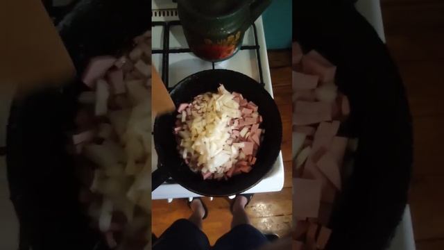 Суп на сале #еда #приятногоаппетита #мужскаякухня #едимвкусно #суп смотреть онлайн